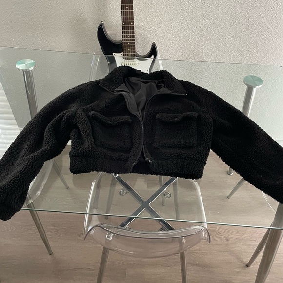 Black Quilted Puffer Jacket for Ultimate Warmth - Picture 1 of 2